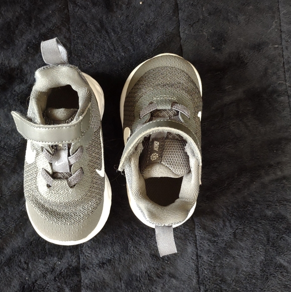 NIKE REVOLUTION 5 TODDLER Grey Running SHOES SIZE 4C BQ5673 Lightweight GOOD - Picture 14 of 15